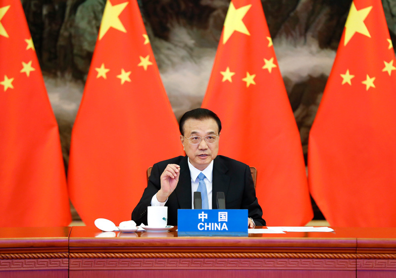 李克強形容這(zhè)一(yī)刻:讓人(rén)們在陰霾中看(kàn)到(dào)光(guāng)明(míng)和(hé)希望